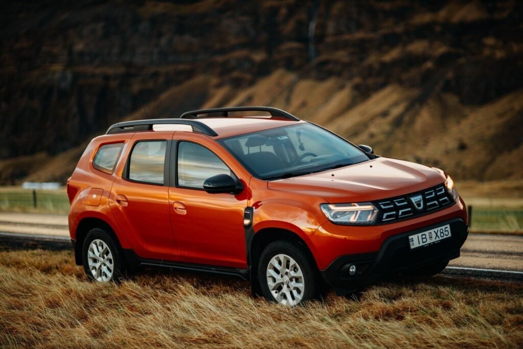 Dacia Duster rouge, trois quarts avant